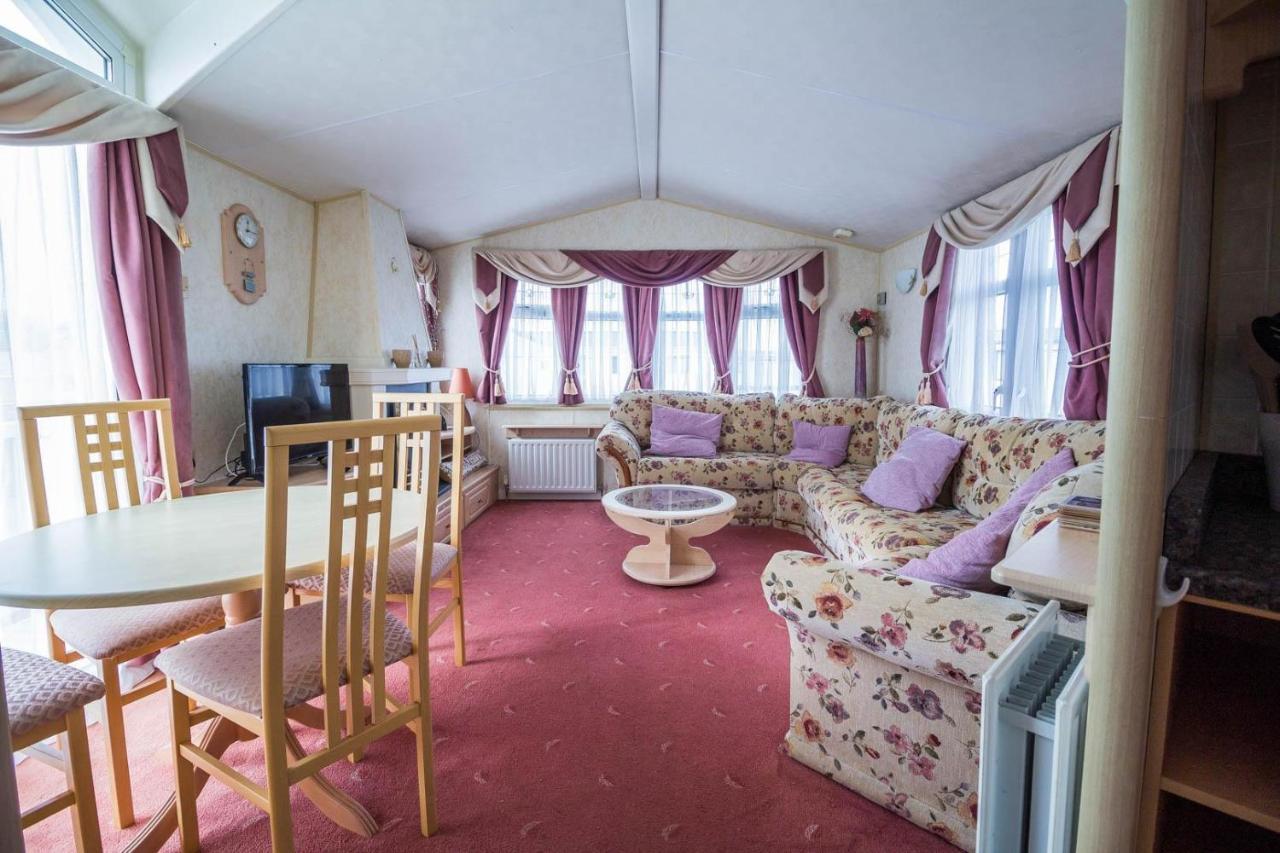 Brilliant Caravan For Hire At Manor Park In Hunstanton Norfolk Ref 23176K Hotel Exterior photo