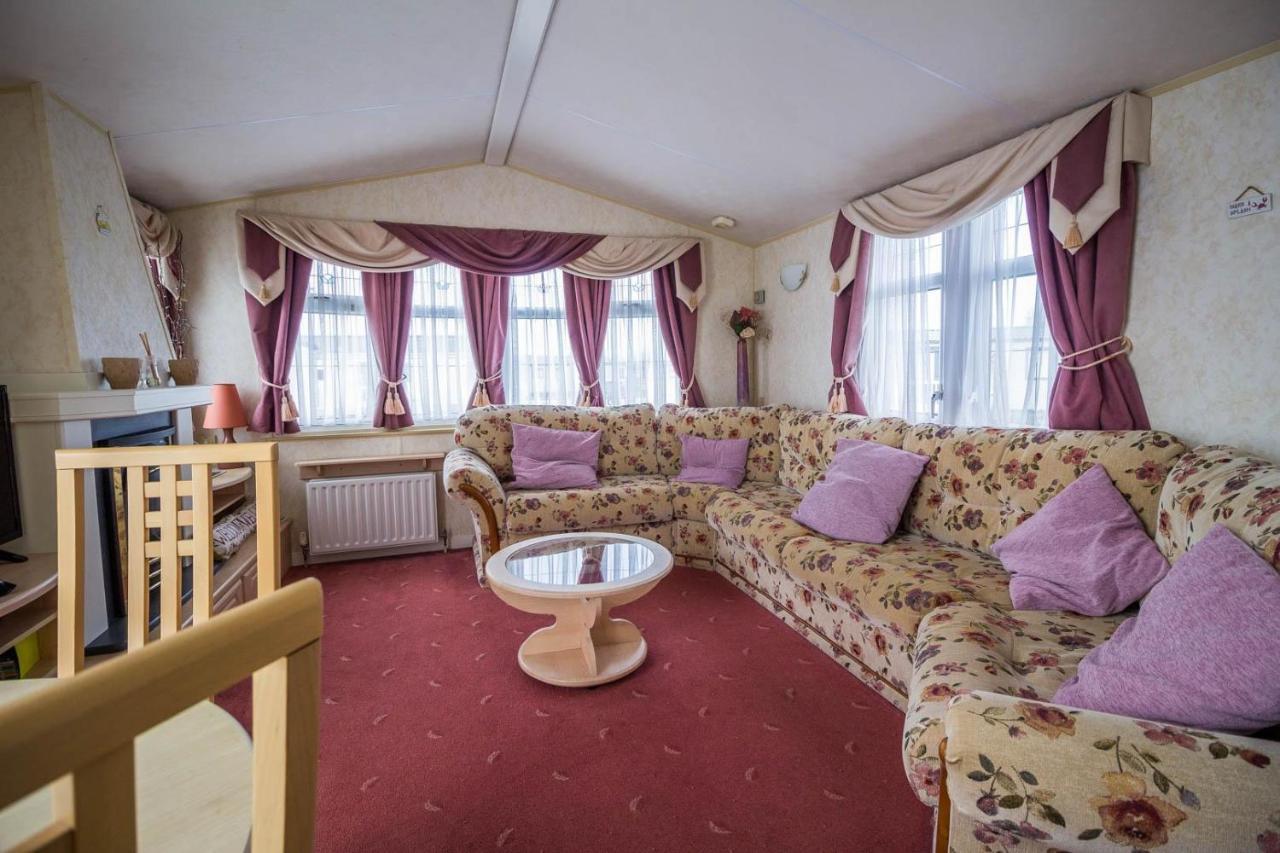 Brilliant Caravan For Hire At Manor Park In Hunstanton Norfolk Ref 23176K Hotel Exterior photo