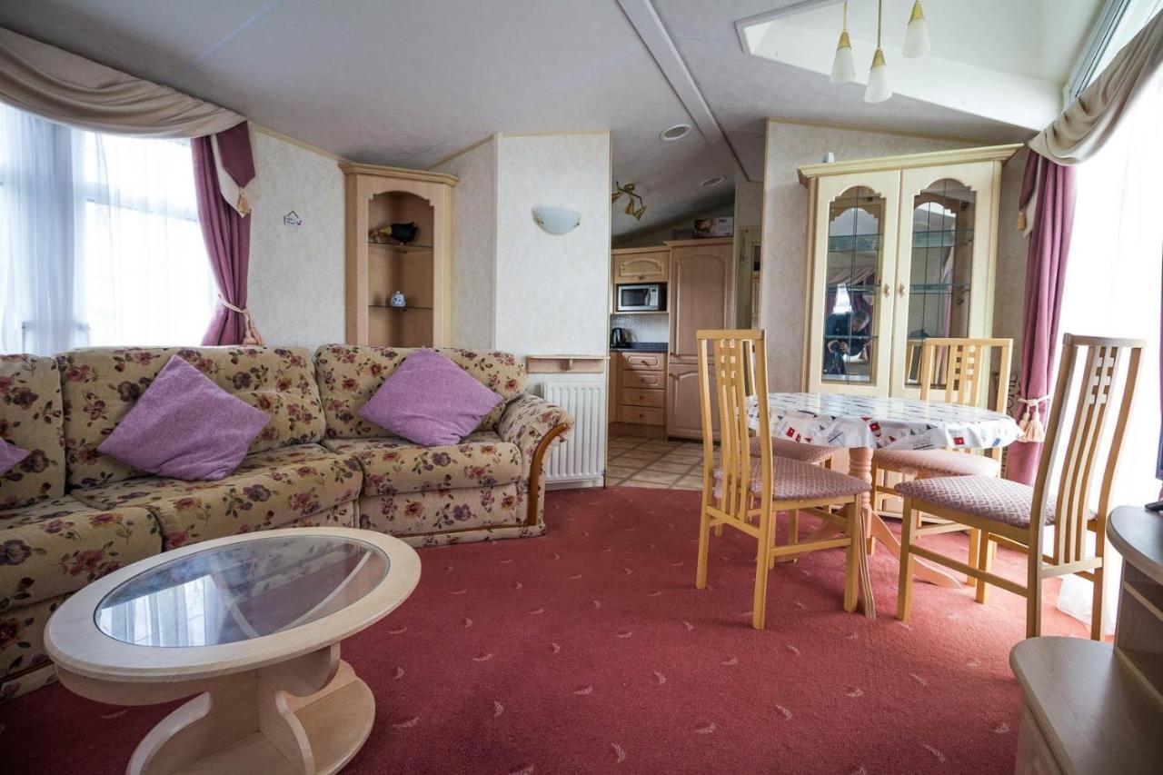 Brilliant Caravan For Hire At Manor Park In Hunstanton Norfolk Ref 23176K Hotel Exterior photo