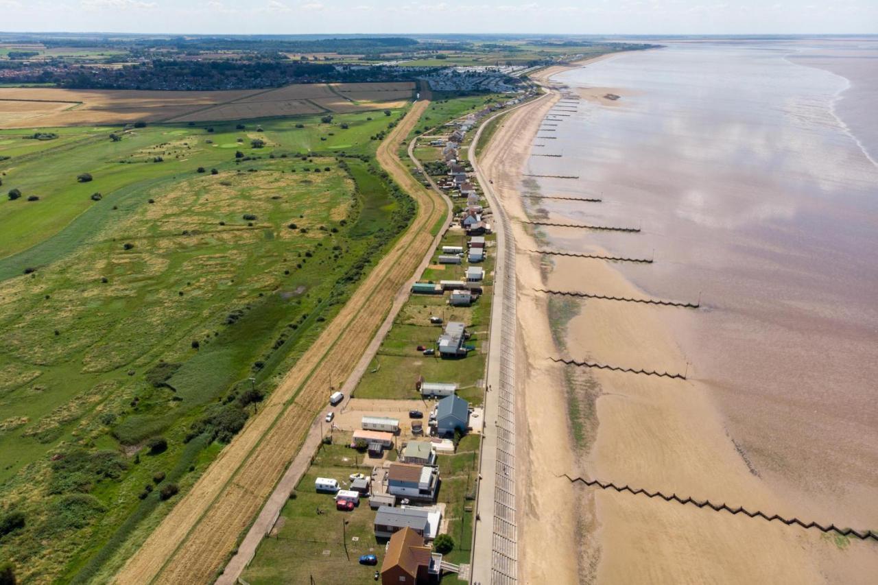 Brilliant Caravan For Hire At Manor Park In Hunstanton Norfolk Ref 23176K Hotel Exterior photo