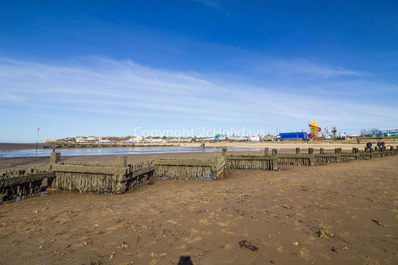 Brilliant Caravan For Hire At Manor Park In Hunstanton Norfolk Ref 23176K Hotel Exterior photo