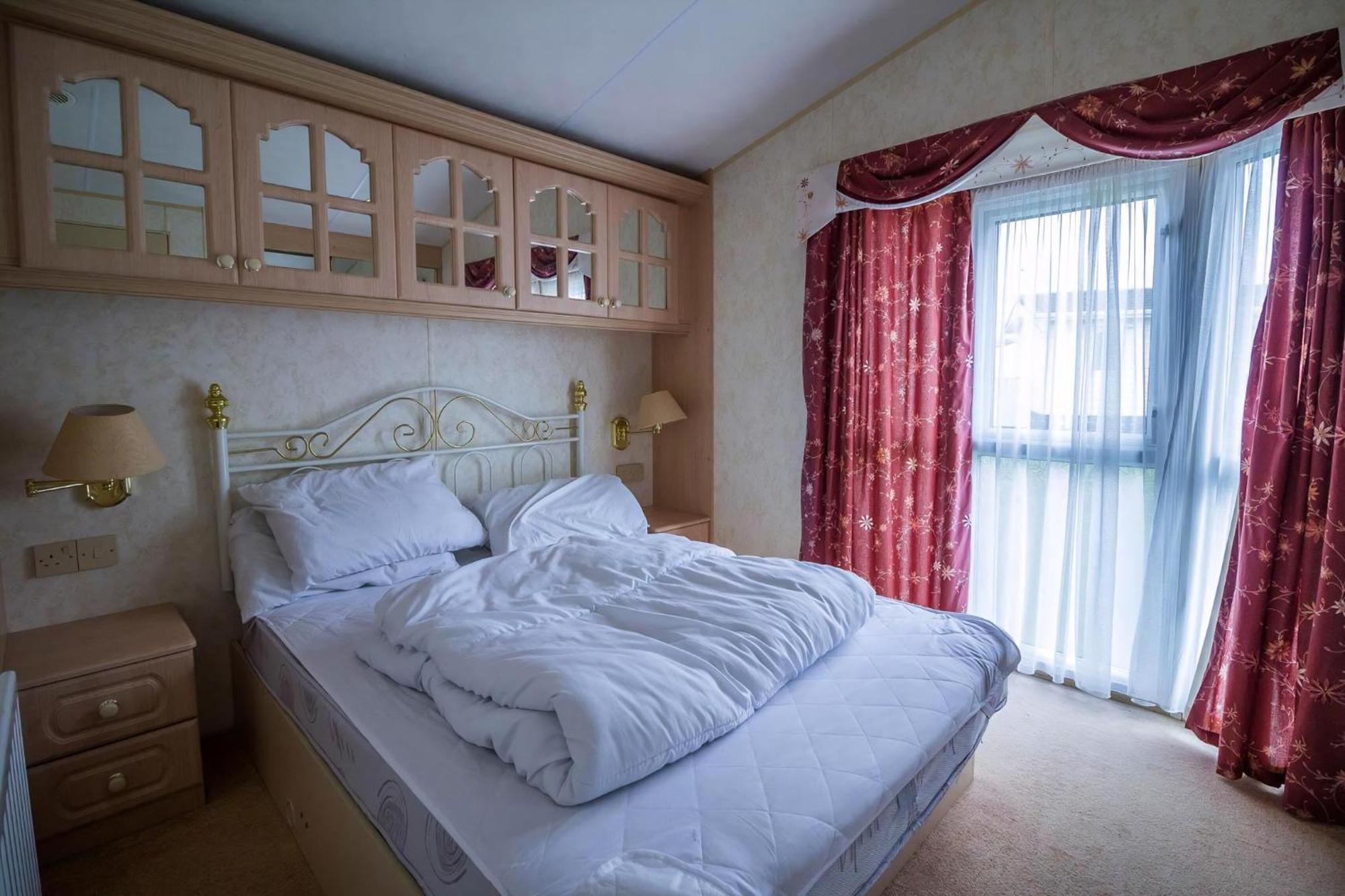 Brilliant Caravan For Hire At Manor Park In Hunstanton Norfolk Ref 23176K Hotel Exterior photo